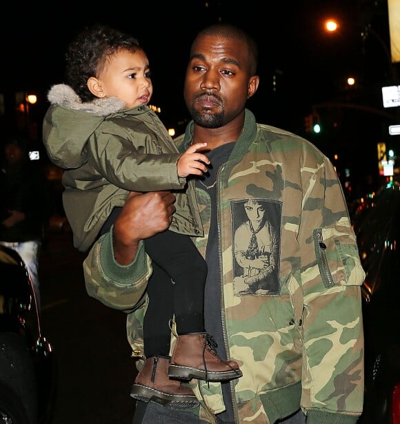 Kim Kardashian, Kanye West et leur fille North à New York, le 21 décembre 2014.