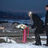Le prince Haakon et la princesse Mette-Marit de Norvège ont commémoré le 26 décembre 2014 le 10e anniversaire du tsunami en allant se recueillir se recueillir devant la sculpture Interferens érigée sur le littoral de la péninsule Bygdøy, à Oslo, en mémoire de leurs 84 compatriotes disparus et de toutes les autres victimes. 