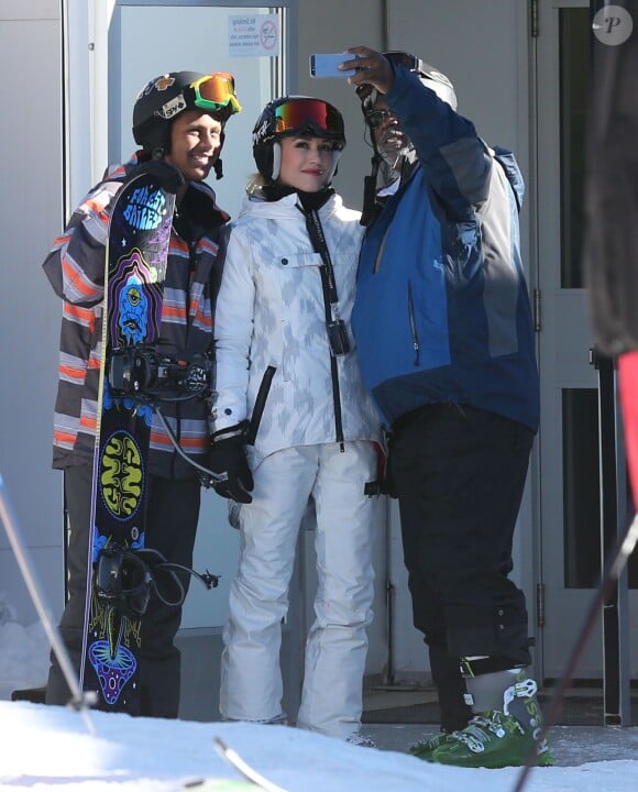 Gwen Stefani, son mari Gavin Rossdale et leurs enfants Zuma et Kingston font du ski en famille au Mammoth Mountain Resort à Mammoth, le 29 décembre 2014.  