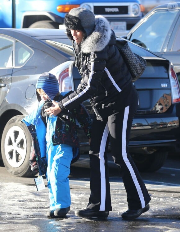 Exclusif - Paula Patton et son fils Julian passent quelques jours de vacances dans la station de ski de Mammoth. Le 31 décembre dernier