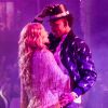 Iggy Azalea et Nick Young, complices sur la scène du Drai's de l'hôtel Cromwell de Las Vegas à l'occasion du 31 décembre 2014