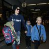 La popstar Gwen Stefani arrive avec ses 3 enfants Kingston, Zuma et Apollo à l'aéroport de LAX à Los Angeles, le 2 janvier 2015.