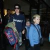 La star Gwen Stefani arrive avec ses 3 enfants Kingston, Zuma et Apollo à l'aéroport de LAX à Los Angeles, le 2 janvier 2015.