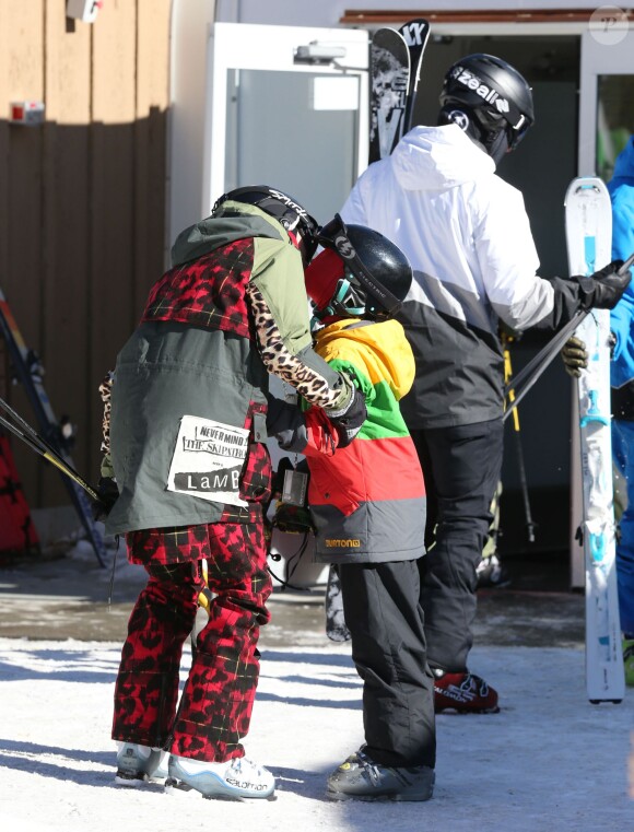 Gwen Stefani fait du ski en famille avec son mari Gavin Rossdale et leurs enfants Zuma, Kingston et Apollo dans la station de ski de Mammoth Mountain en Californie, le 2 janvier 2015