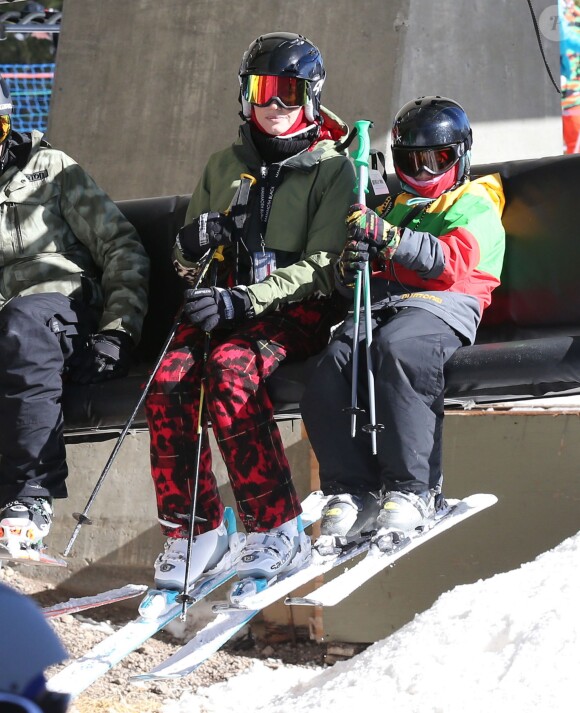 Gwen Stefani fait du ski en famille avec son mari Gavin Rossdale et leurs enfants Zuma, Kingston et Apollo dans la station de ski de Mammoth Mountain en Californie, le 2 janvier 2015