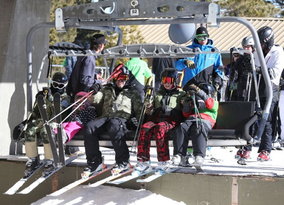 Gwen Stefani fait du ski en famille avec son mari Gavin Rossdale et leurs enfants Zuma, Kingston et Apollo dans la station de ski de Mammoth Mountain en Californie, le 2 janvier 2015