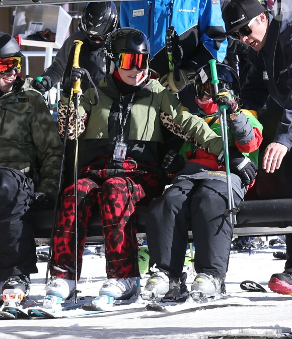 Gwen Stefani fait du ski en famille avec son mari Gavin Rossdale et leurs enfants Zuma, Kingston et Apollo dans la station de ski de Mammoth Mountain en Californie, le 2 janvier 2015
