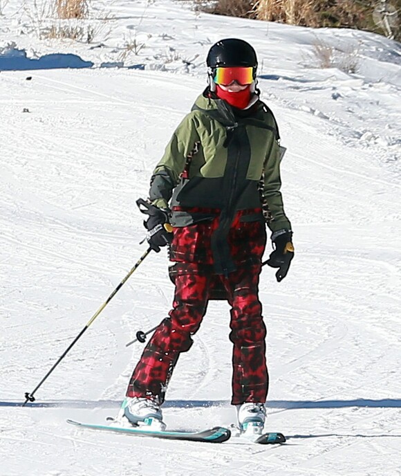 Gwen Stefani fait du ski en famille avec son mari Gavin Rossdale et leurs enfants Zuma, Kingston et Apollo dans la station de ski de Mammoth Mountain en Californie, le 2 janvier 2015