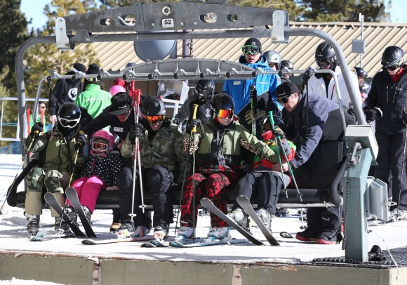Gwen Stefani fait du ski en famille avec son mari Gavin Rossdale et leurs enfants Zuma, Kingston et Apollo dans la station de ski de Mammoth Mountain en Californie, le 2 janvier 2015