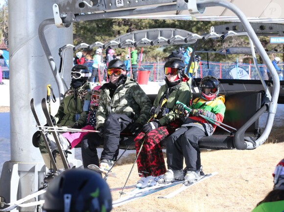 Gwen Stefani fait du ski en famille avec son mari Gavin Rossdale et leurs enfants Zuma, Kingston et Apollo dans la station de ski de Mammoth Mountain en Californie, le 2 janvier 2015