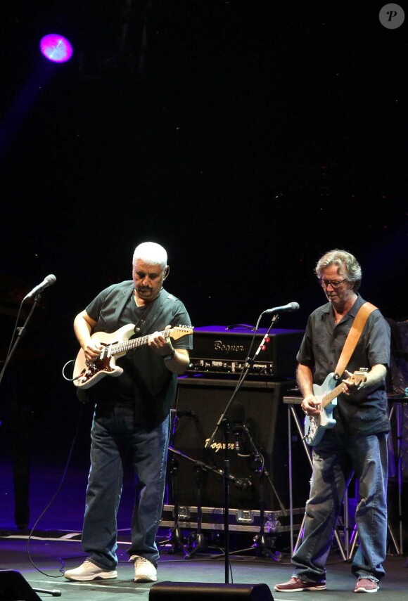 Concert de Pino Daniele et Eric Clapton au bénéfice des enfants atteints du Sida au Stadio di Cava De' Tirreni en Italie le 24 juin 2011  