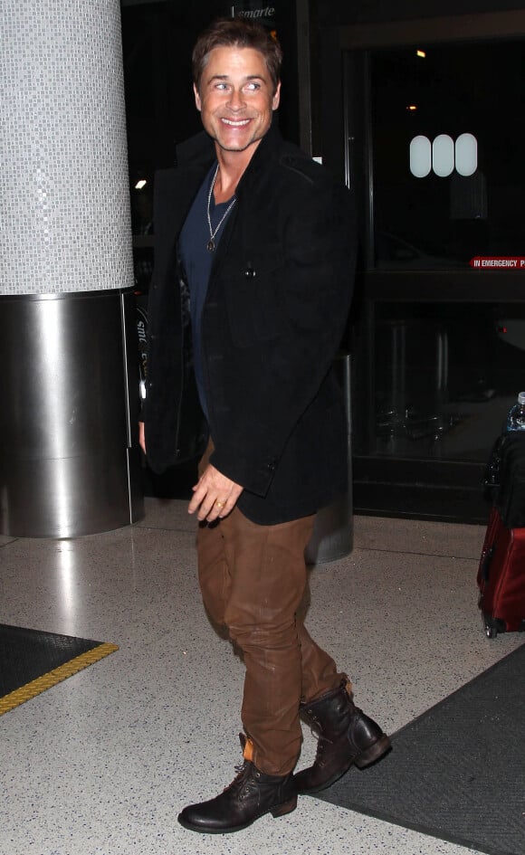 Exclusif - Robe Lowe va prendre un avion à l'aéroport de Los Angeles, le 20 novembre 2014.  s