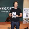 Rob Lowe dédicace son livre "Love Life" chez Barnes & Noble à New York. Le 9 avril 2014  