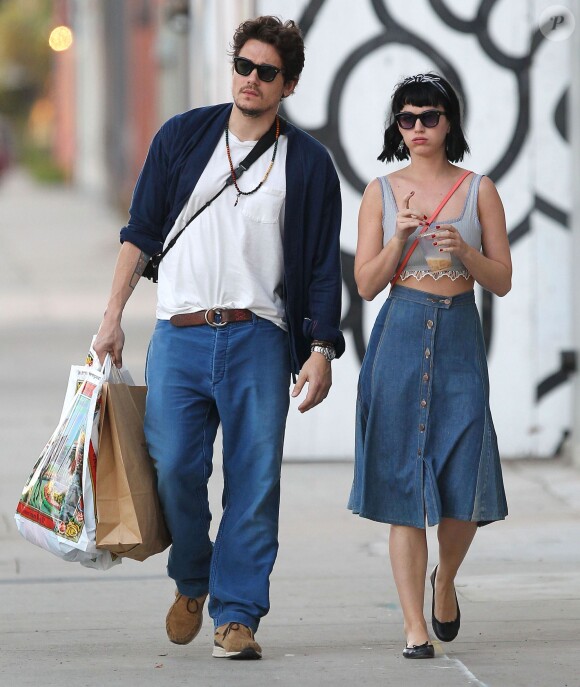 Katy Perry et son petit ami John Mayer se baladent et font du shopping à Hollywood. le 16 février 2014 
