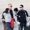 Katy Perry arrive avec son compagnon Dj Diplo (Wesley Pentz), ses amis et des membres de sa famille ( 70 personnes au total) en jet privé à l'aéroport du Bourget le 26 octobre 2014 