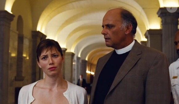 Jessica Biel et Kurt Fuller dans le film Accidental Love. (capture d'écran)