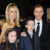 Phil Neville en famille - Première du film "The Class of 92" à Londres, le 1er décembre 2013.