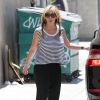 Jennifer Love Hewitt fait du shopping dans les rues de Santa Monica. L'actrice semble avoir énormément grossi suite à sa dernière grossesse, le 15 mai 2014