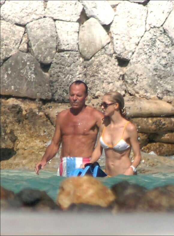 Julio Iglesias à Punta Cana avec sa femme Miranda Rijnsburger en janvier 2006.