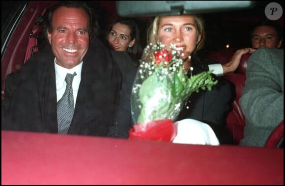 Julio Iglesias et sa femme Miranda Rijnsburger à New York en 1994