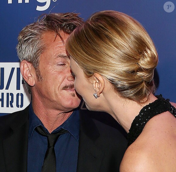Charlize Theron, Sean Penn lors de la soirée Sean Penn & Friends Help Haiti Home Gala au Beverly Hills Hotel à Los Angeles, le 10 janvier 2015.