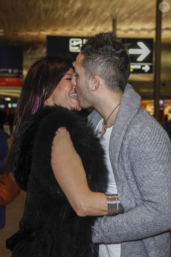 Nathalie et Vivian - Départs des "Anges de la Télé Réalité 7" pour le Brésil le samedi 10 et le dimanche 11 janvier. 11/01/2015 - Paris