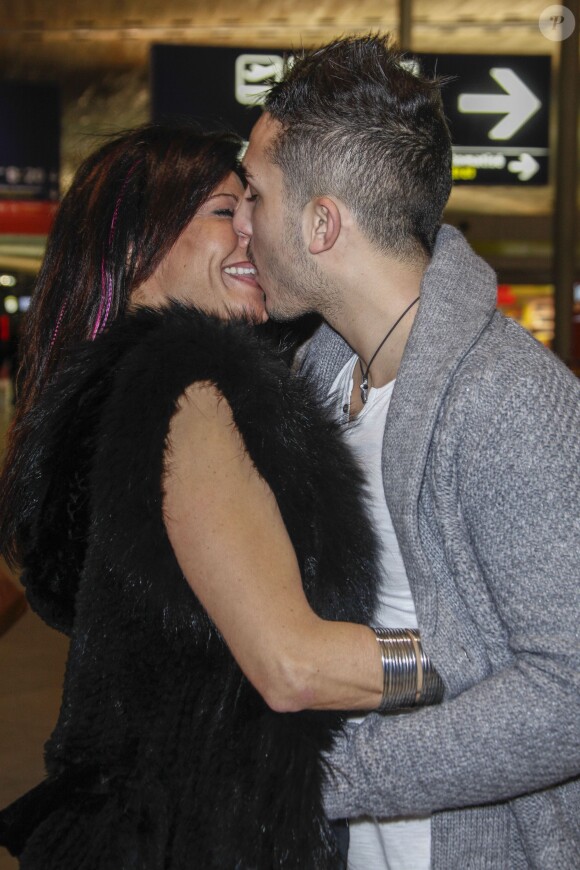 Nathalie et Vivian - Départs des "Anges de la Télé Réalité 7" pour le Brésil le samedi 10 et le dimanche 11 janvier. 11/01/2015 - Paris