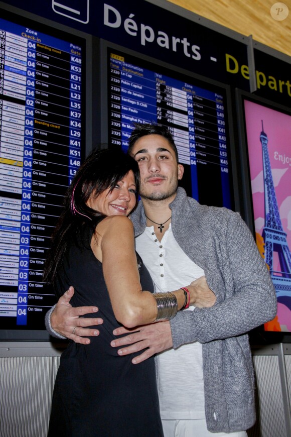 Nathalie et Vivian - Départs des "Anges de la Télé Réalité 7" pour le Brésil le samedi 10 et le dimanche 11 janvier. 11/01/2015 - Paris