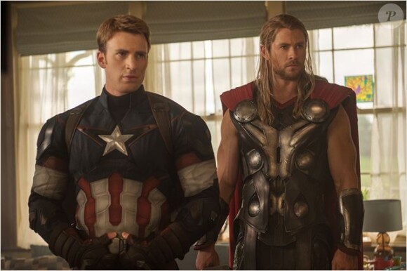 Chris Evans et Chris Hemsworth dans Avengers : L'ère d'Ultron.