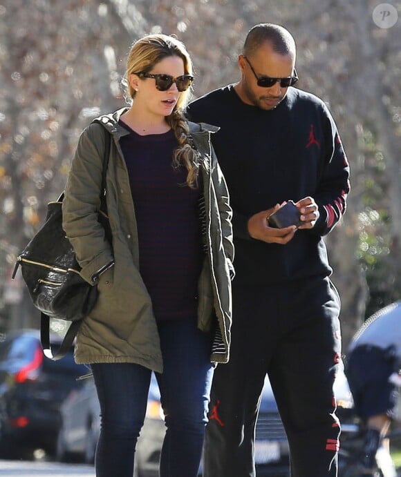 Donald Faison et sa femme Cacee Cobb enceinte vont déjeuner au restaurant à Studio City, le 14 janvier 2015.  