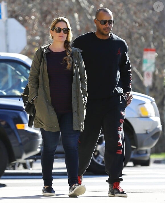 Donald Faison et sa femme Cacee Cobb enceinte vont déjeuner au restaurant à Studio City, le 14 janvier 2015.  