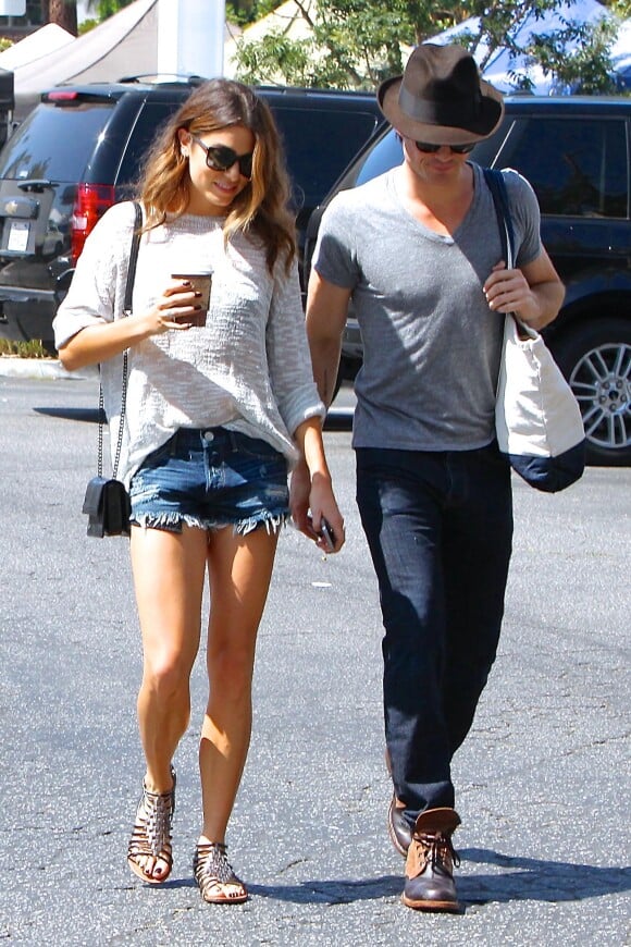 Nikki Reed se promène avec son compagnon Ian Somerhalder au Farmer's Market à Studio City. Le 10 août 2014 io City