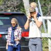 Fergie et Josh Duhamel quittent le parc avec leur fils Axl après un moment en famille à Brentwood, Los Angeles, le 16 janvier 2015