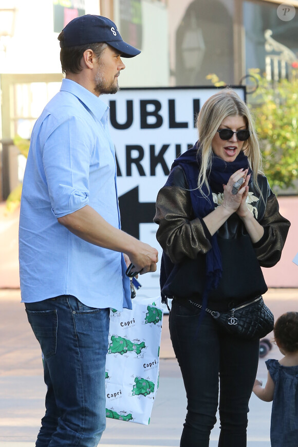 Fergie et Josh Duhamel déjeunent au restaurant The Ivy avec un ami, à Santa Monica, le 17 janvier 2015