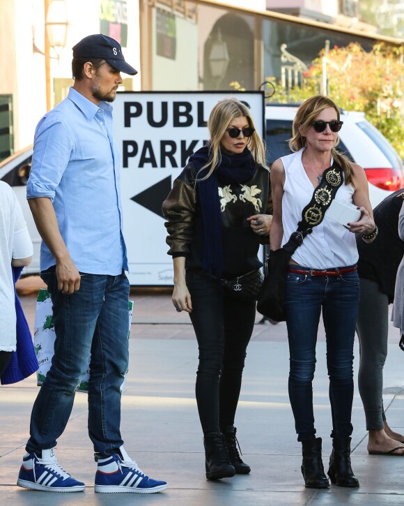 Fergie et Josh Duhamel déjeunent au restaurant The Ivy avec un ami, à Santa Monica, le 17 janvier 2015