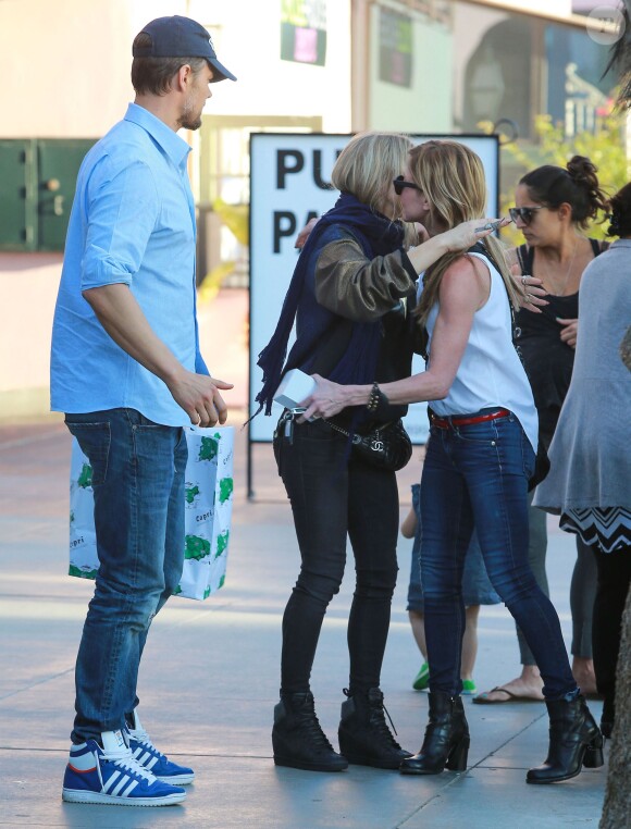 Fergie et son compagnon Josh Duhamel vont déjeuner avec des amis à Santa Monica, le 17 janvier 2015.