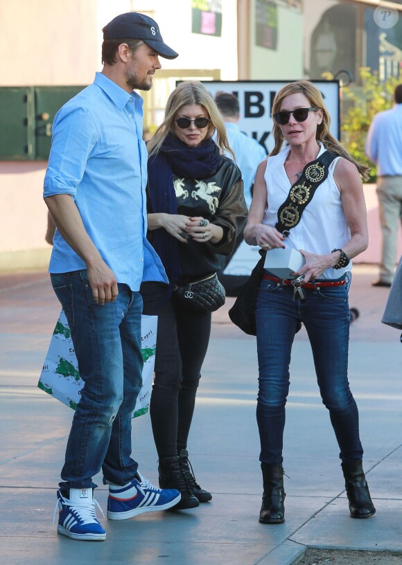 Fergie et son compagnon Josh Duhamel vont déjeuner avec des amis à Santa Monica, le 17 janvier 2015.