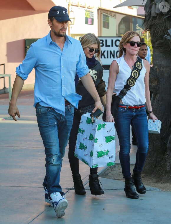 Fergie et son compagnon Josh Duhamel vont déjeuner avec des amis à Santa Monica, le 17 janvier 2015.
