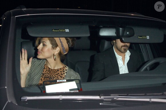 Ryan Gosling et Eva Mendes partant du théâtre où ils sont allés voir Don Rickers à Beverly Hills le 17 janvier 2015