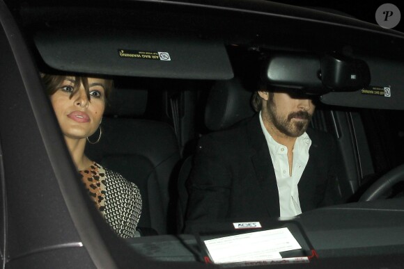 Ryan Gosling et Eva Mendes partant du théâtre où ils sont allés voir Don Rickers à Beverly Hills le 17 janvier 2015