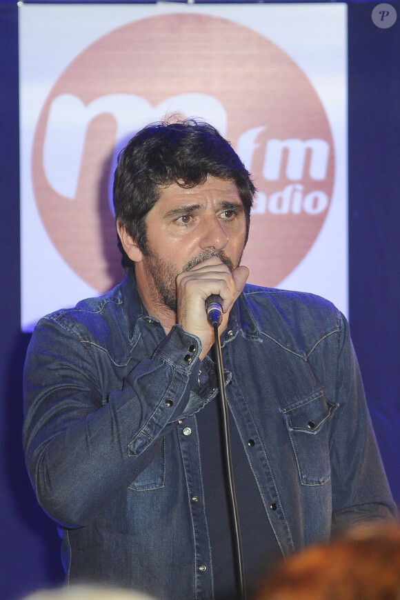 Exclusif - Patrick Fiori en Concert MFM Radio Live sur un Bateau-Mouche au pont de l'Alma à Paris, le 19 novembre 2014 