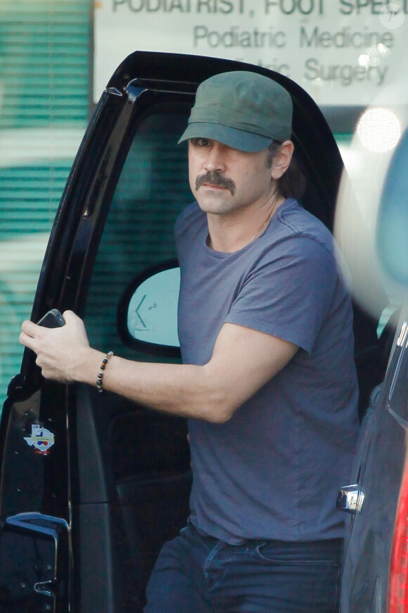 Exclusive - Colin Farrell chez un podologue à Los Angeles, le 16 janvier 2015.