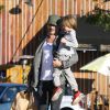 Colin Farrell et son fils Henry quittent un supermarché Gelson's à Calabasas, Los Angeles. Le 17 janvier 2015.