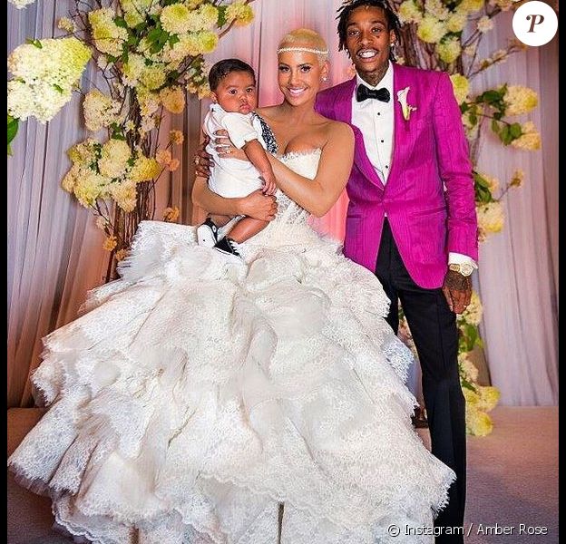 Amber Rose, Wiz Khalifa et leur fils Sebastian lors de leur mariage, &agrave; Pittsburg. Ao&ucirc;t 2013.