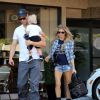 Exclusif - Fergie et Josh Duhamel se promènent avec leur fils Axl à Los Angeles, le 9 novembre 2014