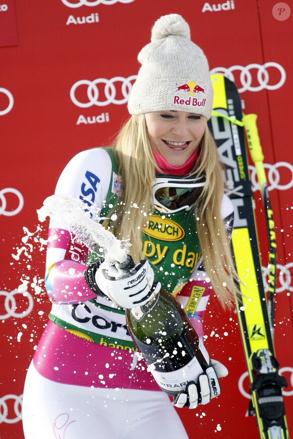 Lindsey Vonn après sa victoire au super-G de Crotina d'Ampezzo, sa 63e victoire qui fait d'elle la skieuse la plus victorieuse de tous les temps en Coupe du monde, le 19 janvier 2015