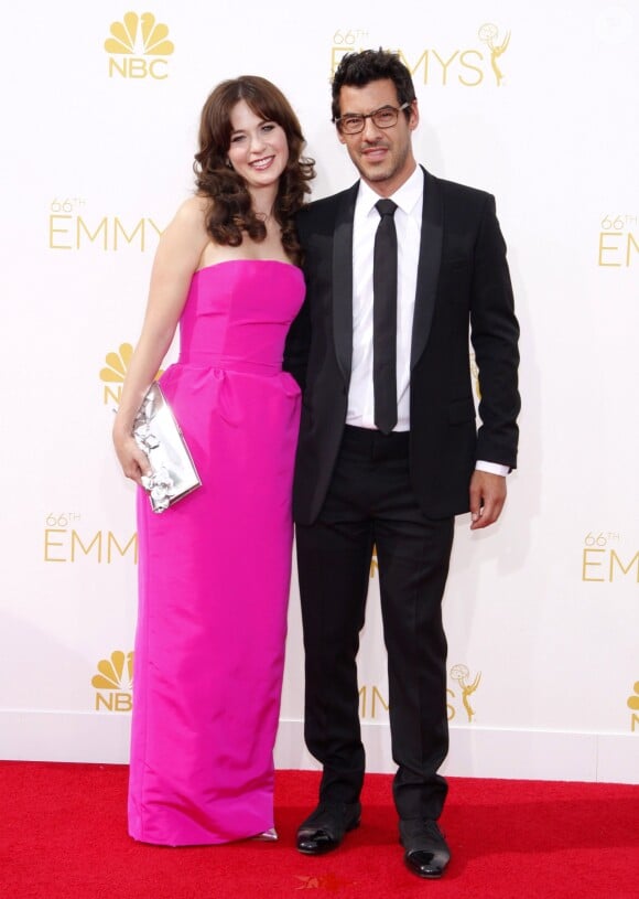Zooey Deschanel et son nouveau compagnon Jacob Pechenik lors de la 66e cérémonie annuelle des Emmy Awards au Nokia Theatre à Los Angeles, le 25 août 2014.