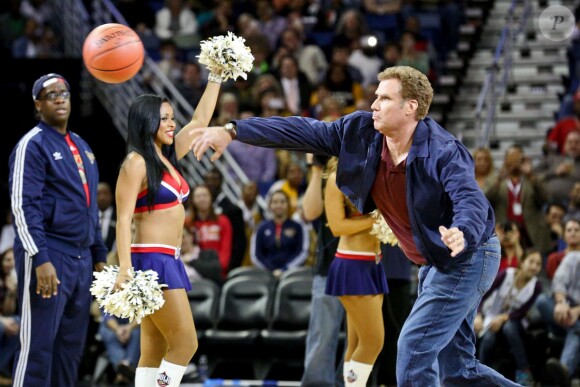 Le 21 janvier dernier, l'acteur Will Ferrell a filmé une scène de son prochain film Daddy's Home : lors de la mi-temps d'un match de basket il tire de plein fouet dans la tête d'une pom-pom girl.