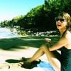 Le 24 janvier 2015, la chanteuse Taylor Swift a partagé sur Instagram les photos de ses vacances à Hawaï avec les soeurs du groupe de pop américain Haim.
