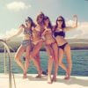 Le 24 janvier 2015, la chanteuse Taylor Swift a partagé sur son compte Instagram les photos de ses vacances à Hawaï avec les soeurs du groupe de pop américain Haim.